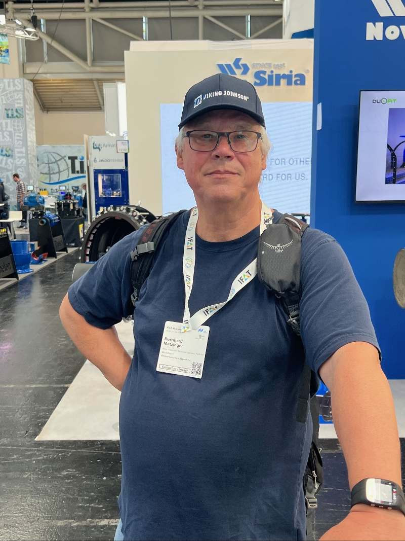Viking Johnson stand team member